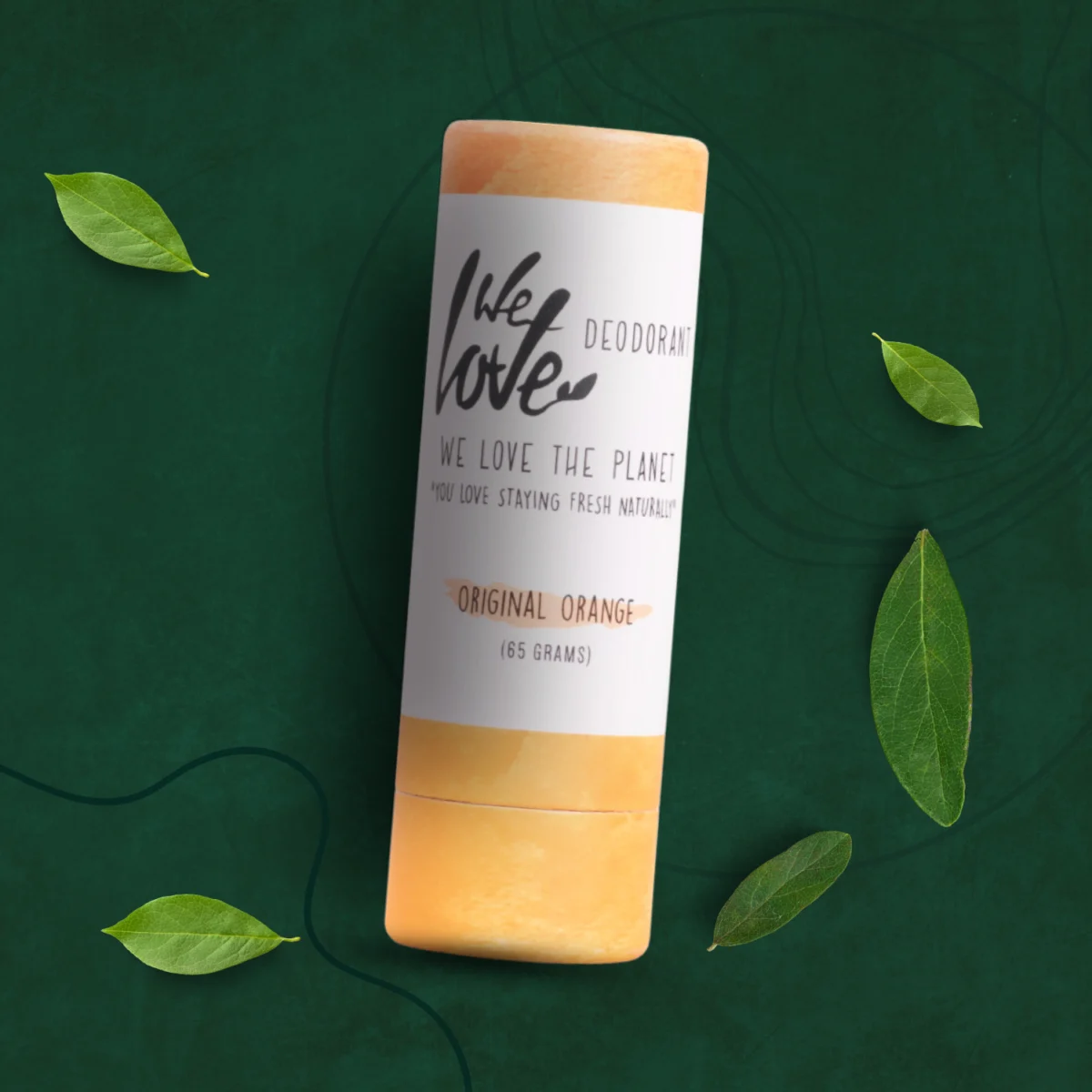 Pureday En naturlig deodorantstick mærket "Økologisk deodorant stift - Original Orange 65g" i en "original orange" duft, udstillet på en mørkegrøn baggrund med spredte grønne blade, fås hos Matas.